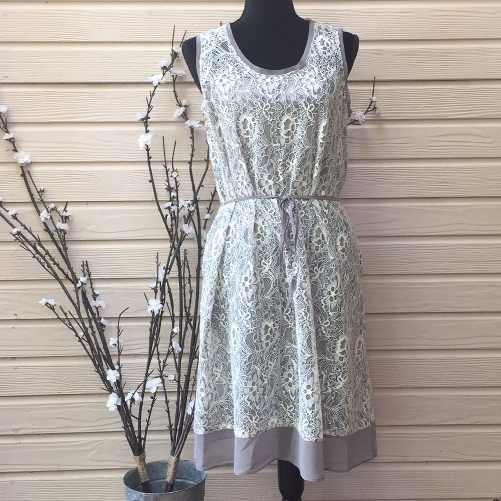 Simply Vera Vera Wang Lace Dress -Size Medium